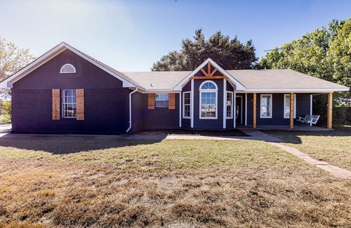 Crawford House | Cute Country Home Minutes From Magnolia & Baylor