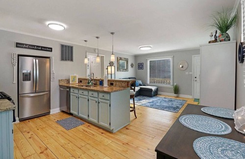 Fox Lake House | Cute & Cozy 2/1 Lakeview House on Chain O Lakes with Hot Tub