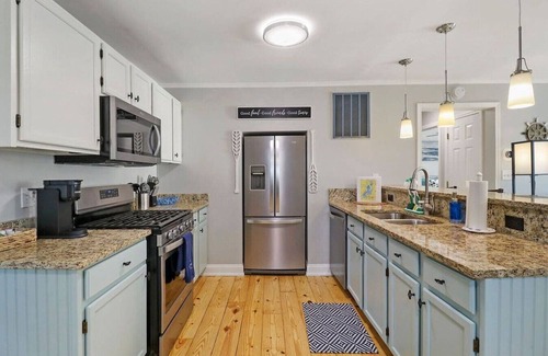 Fox Lake House | Cute & Cozy 2/1 Lakeview House on Chain O Lakes with Hot Tub