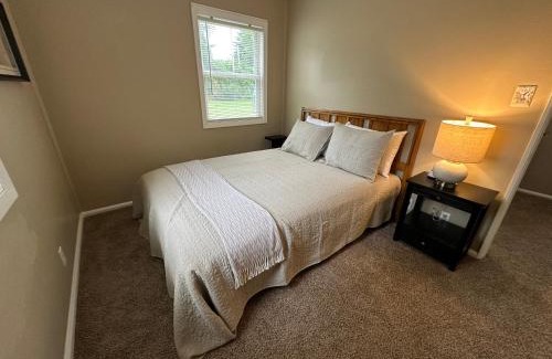 Midland House | Cute & Cozy 2 Bedroom Near Park