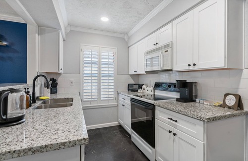 Spring House | Cute & Cozy 3BR, 2bath w POOL