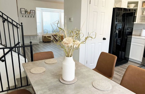 West Valley City House | Cute/Cozy 4-bedroom house West Valley City with games area