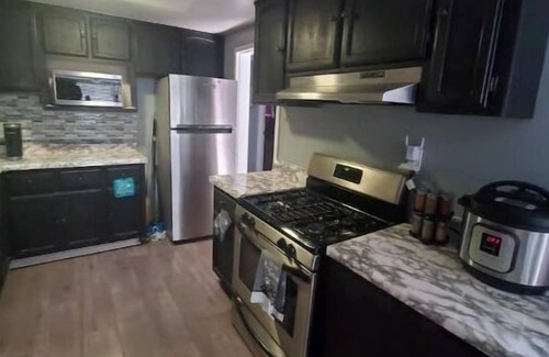 Pittsburg House | Cute & Cozy Beautiful 3 bedroom home