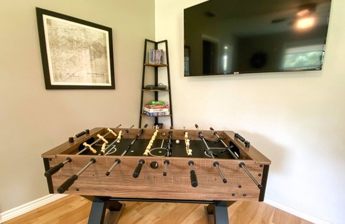 Crockett Cottage | Cute & Cozy Cabin w/ hot tub, huge firepit, foosball and quiet seclusion!