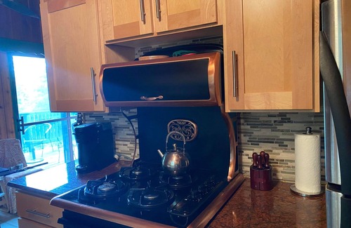 Markerville Cabin | Cute & Cozy Cabin- walking distance to the lake!