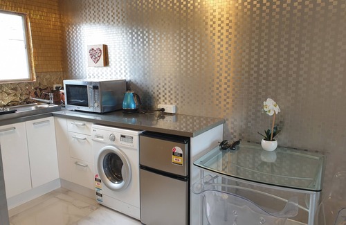 Mount Albert Apartment | Cute, Cozy, Central, Modern little apartment11 with carpark