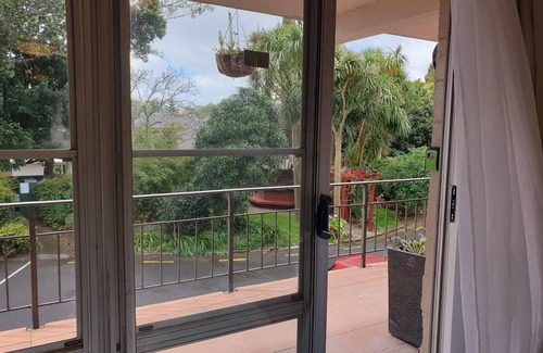 Mount Albert Apartment | Cute, Cozy, Central, Modern little apartment11 with carpark