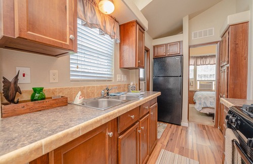 Aransas Pass Cottage | Cute & Cozy Coastal Cottage/The Blue Marlin! - 1BR/1BA