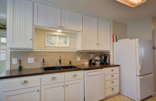 Oak Harbor Cottage | Cute, Cozy & Comfortable Cottage Conveniently Located In The Heart Of Town.