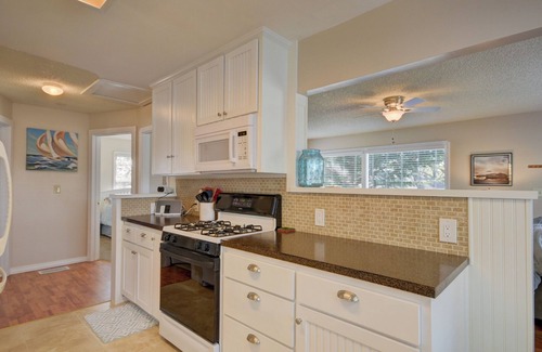 Oak Harbor Cottage | Cute, Cozy & Comfortable Cottage Conveniently Located In The Heart Of Town.