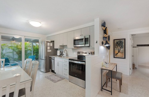 Anna Maria Condo | Cute & cozy getaway at north end of Anna Maria Island. 5-min walk to the beach!