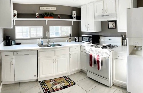 Lake Elsinore House | Cute Cozy Home