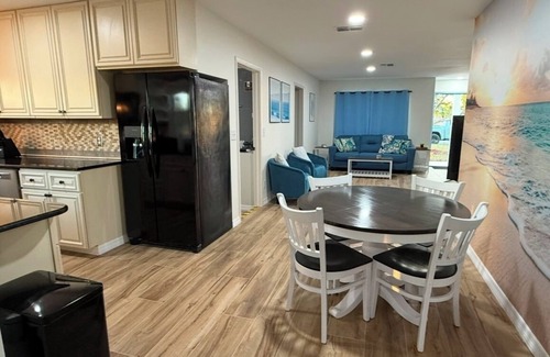 Spring Hill House | Cute & Cozy home/Waterfront/Pool Table!