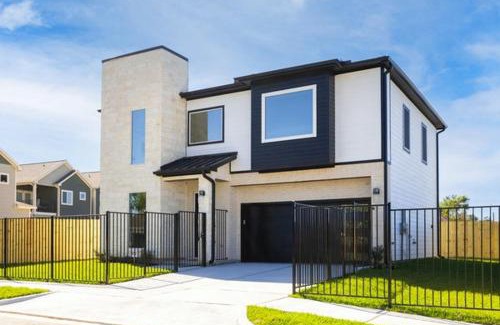Northside House | Cute Cozy house close to major sporting events and restaurants