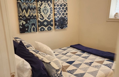 Collingwood House | Cute Cozy Hudson Bay style house 2 bedroom in ski country