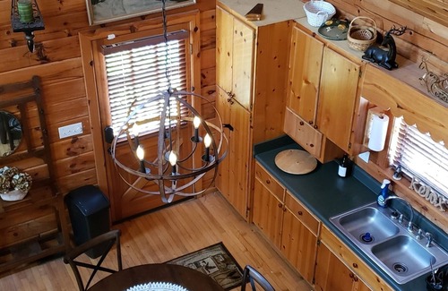 Arley Cabin | Cute, cozy log cabin on beautiful Smith Lake, Arley AL (year round deep water)