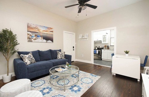 Government Hill Apartment | Cute/Cozy mins. from everything! + Cowboy pool