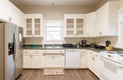Valdosta House | Cute Craftsman on Cranford with a Fabulous Porch