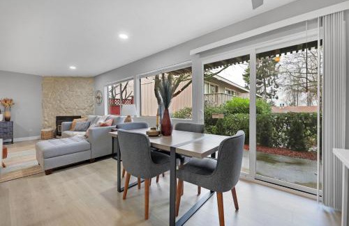Kent Apartment | Cute Delightfully Remodeled Spacious Condo condo