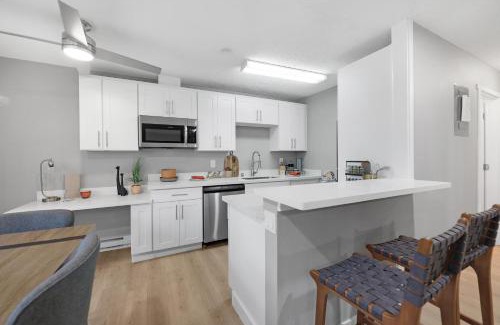 Kent Apartment | Cute Delightfully Remodeled Spacious Condo condo
