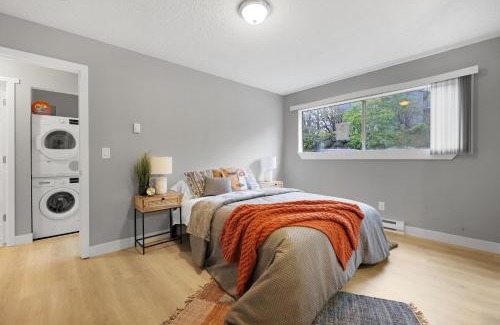 Kent Apartment | Cute Delightfully Remodeled Spacious Condo condo