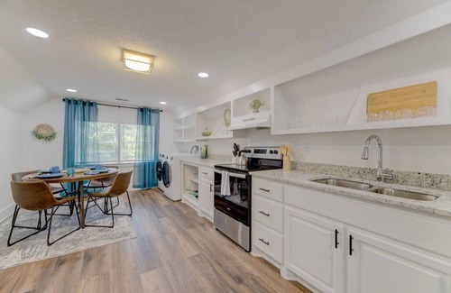 Columbia Apartment | Cute Double-Suite Columbian Apartment Home!