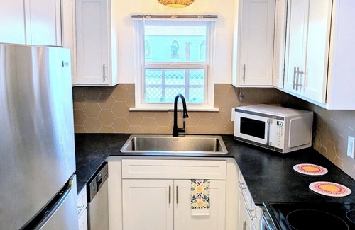 Hagerman House | Cute downtown Hagerman cottage with stock tank pool & putting green.