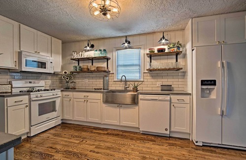 Emporia House | Cute Emporia House - Mins to Downtown & ESU!