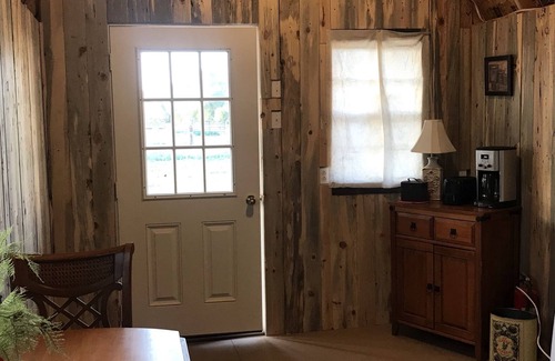 Oakley Cottage | Cute Farmhouse Cottage