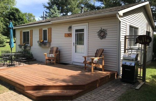 Traverse City Cottage | Cute fully furnished cottage w/shared frontage on Silver Lake , Traverse City!