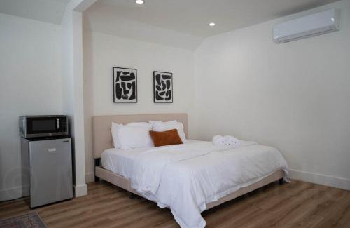 Valley Glen House | Cute Guest Studio near Universal Studios sleeps 4