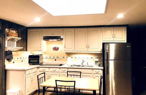 Cleveland House | Cute Guesthouse, 4mi from Lee University, sleeps 4, new deck w/fire pit, grill