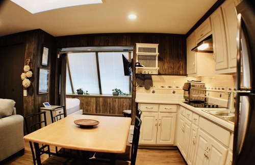 Cleveland House | Cute Guesthouse, 4mi from Lee University, sleeps 4, new deck w/fire pit, grill