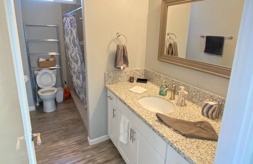 Turlock House | Cute Historic Downtown 2 bed Home on Main street