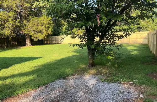 Franklin House | CUTE HOME 5-minutes from downtown Franklin.