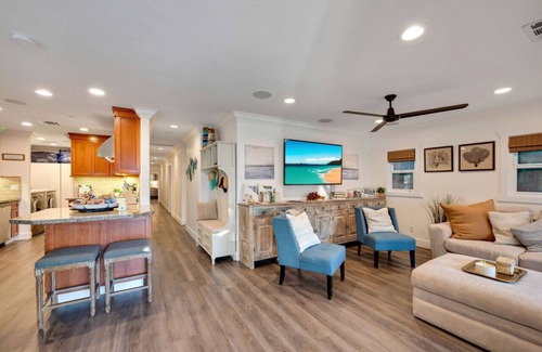 Huntington Beach House | Cute Home 7 Blocks To Beach | XBOX | Bikes | Pets