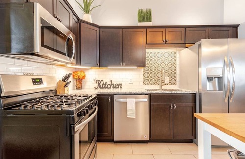 Germantown House | CUTE Home in GTown-4 Miles to UL,Churchill Downs & KY EXPO CTR! Private Parking!