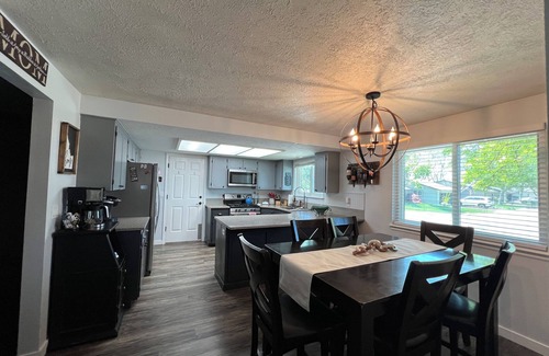 Eagle House | Cute home in quiet subdivision in small town of Eagle ID