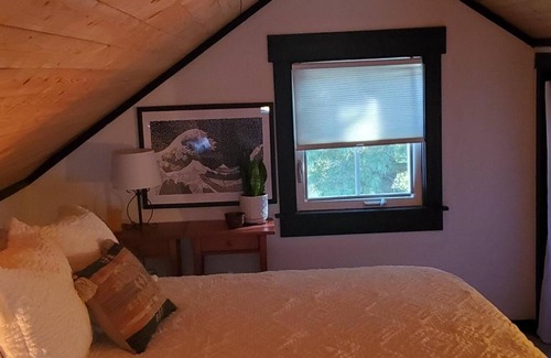 Easton House | Cute Home - Mt. Life, small town, close to recreation