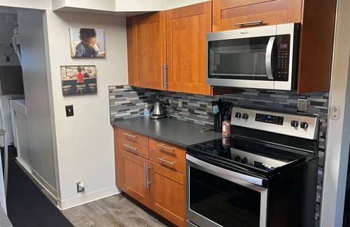 Ypsilanti House | Cute home near EMU and U of M