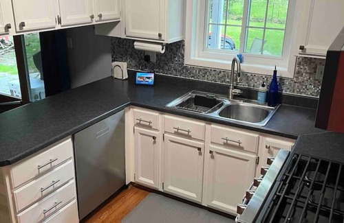 Ypsilanti House | Cute Home near U of M and EMU