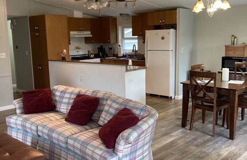 Hale House | Cute Home on many acres with access to ponds and lake