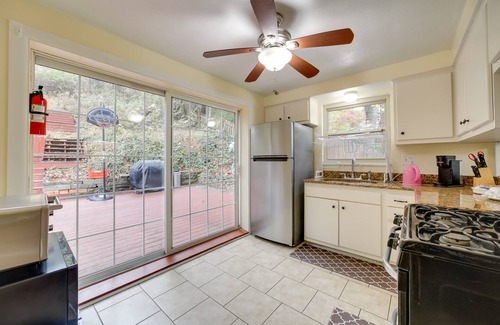 Mount Lebanon House | Cute Home w/Patio ~ 7 Mi to Dtwn Pittsburgh