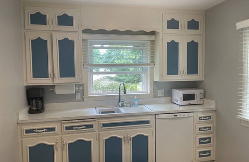 Madison House | Cute house close to hospital, UW, shops, bike trails and restaurants
