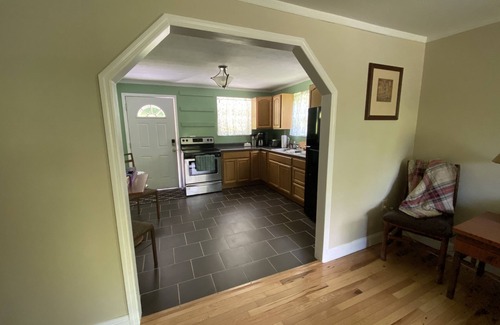 Cosby House | Cute house convenient to Gatlinburg, Pigeon Forge, and hiking in the smokies.