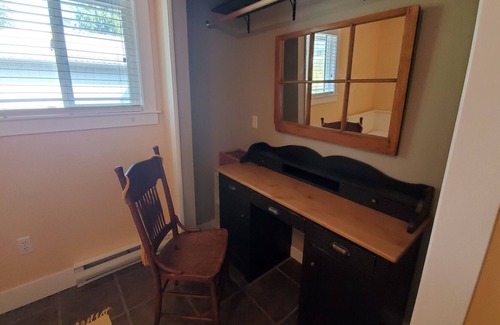 Shawnigan Lake Resort | Cute Lake-side Condo at Shawnigan Lake Beach Resort