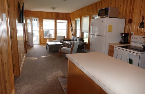 Grant Cottage | Cute lakefront cottage on all-sport Little Sand Lake