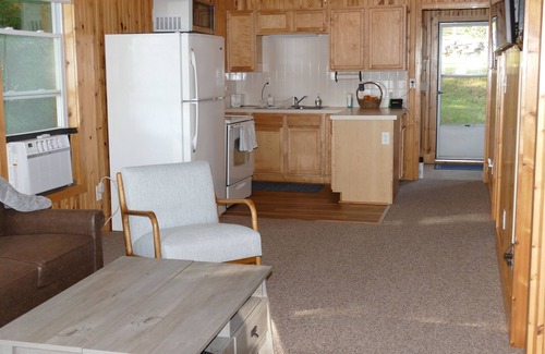 Grant Cottage | Cute lakefront cottage on all-sport Little Sand Lake