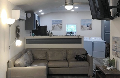 Cookson Cabin | Cute little costal cabin. One mile from Lake Tenkiller. Private Spa/Hot Tub