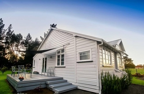 Carterton Cottage | Cute little cottage in a semi rural setting
